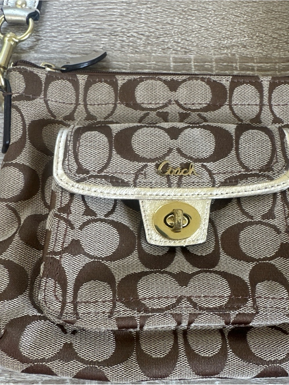 Coach Signature Penelope Turn Lock Monogram Crossbody Bag Gold stains on strap - Picture 2 of 15
